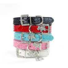 Load image into Gallery viewer, Crystal Pendant Pet Collar